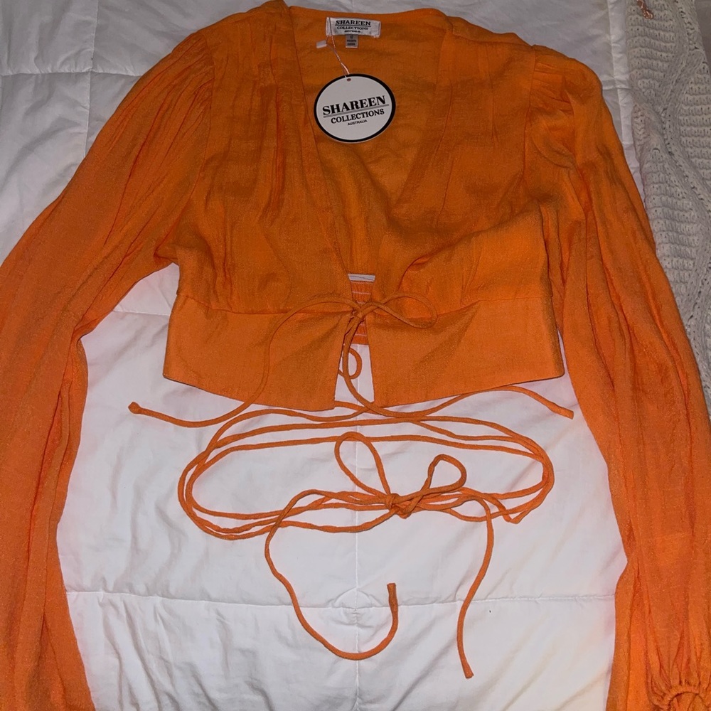 Front tie crop top with balloon sleeves